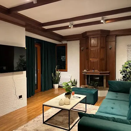 Urban Rustic In Blloku Area Тирана