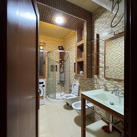 Urban Rustic In Blloku Area Тирана