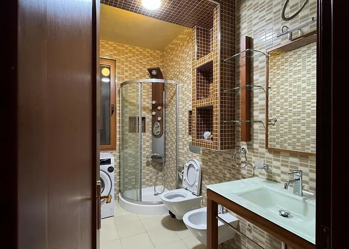 Urban Rustic In Blloku Area 地拉那